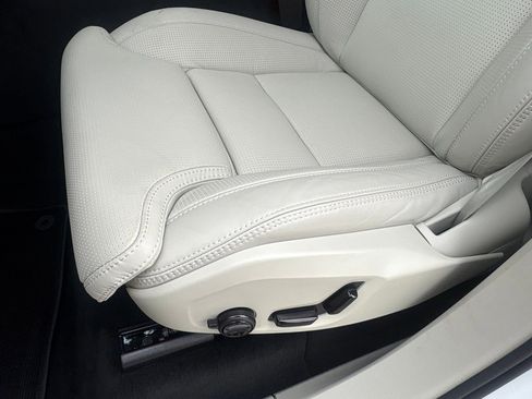 New 2026 Volvo XC90 B6 Ultra w/ Protection Package image 17