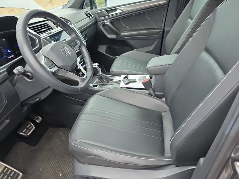 Used 2023 Volkswagen Tiguan SE R-Line FWD image 10