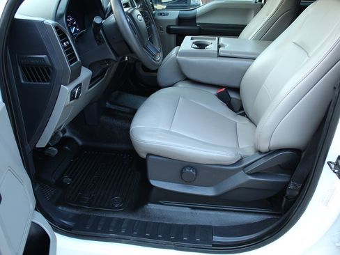 Used 2022 Ford F250 XL w/ Power Equipment Group image 19