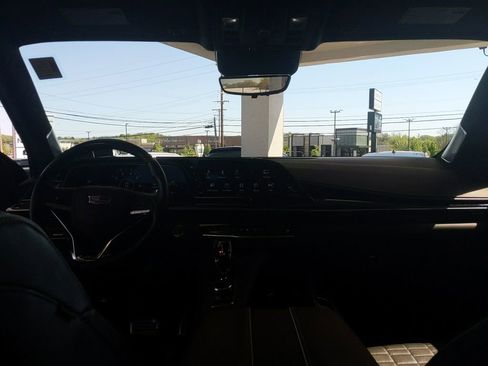 Used 2023 Cadillac Escalade ESV V AWD/4WD image 18