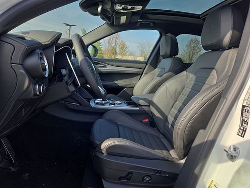 New 2026 Alfa Romeo Stelvio Sprint image 9
