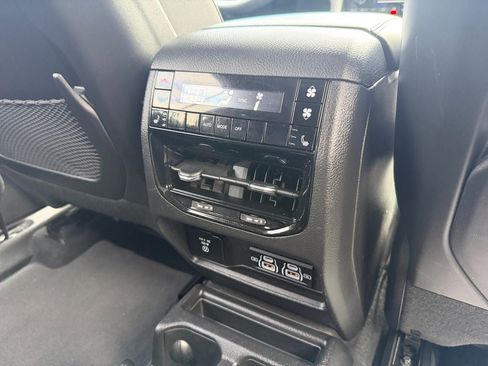 Used 2023 Jeep Grand Cherokee L Limited w/ Luxury Tech Group II AWD/4WD image 32