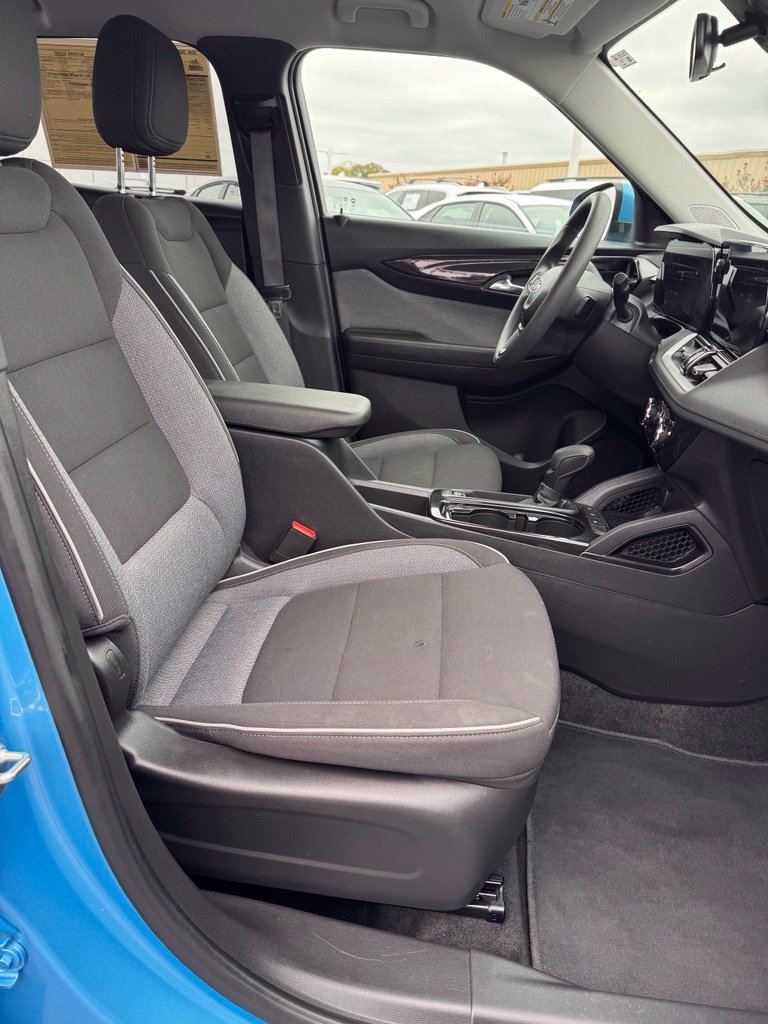 Used 2025 Chevrolet TrailBlazer LT FWD image 12