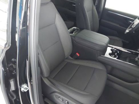 New 2026 Chevrolet Suburban LS image 28