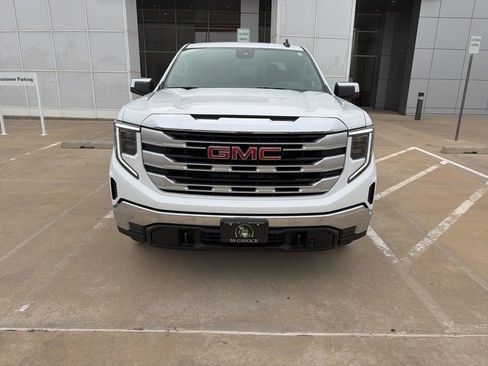 Used 2024 GMC Sierra 1500 SLE image 2