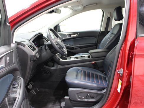 Used 2024 Ford Edge SEL w/ Sport Appearance Package AWD/4WD image 3