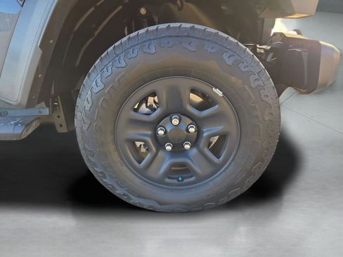 New 2025 Jeep Gladiator Sport AWD/4WD image 35