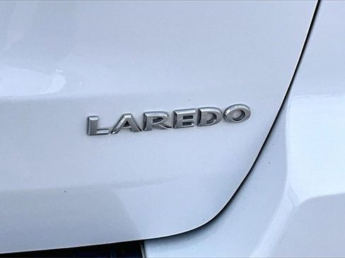 Used 2021 Jeep Grand Cherokee Laredo X image 28