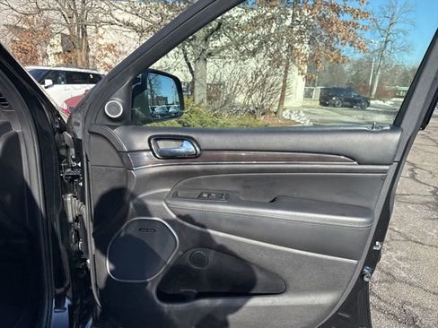 Used 2019 Jeep Grand Cherokee Overland image 34