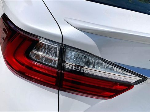 Used 2018 Lexus ES 300h w/ Luxury Package FWD image 26