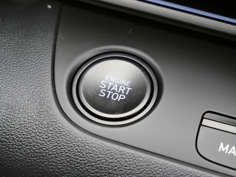 Certified 2025 Hyundai Elantra SEL image 29