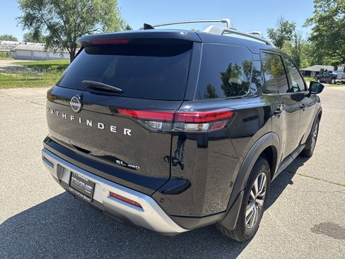Used 2023 Nissan Pathfinder SL AWD/4WD image 4