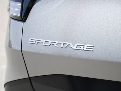 Used 2023 Kia Sportage LX FWD image 12