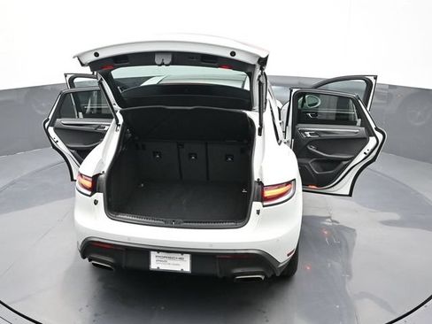 Certified 2024 Porsche Macan AWD/4WD image 27