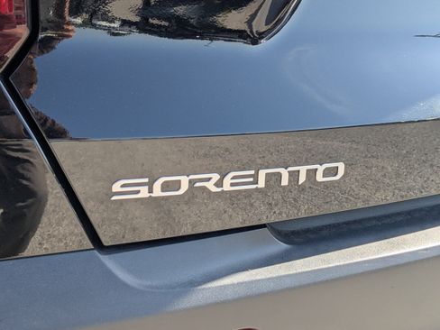 Used 2023 Kia Sorento LX FWD image 32