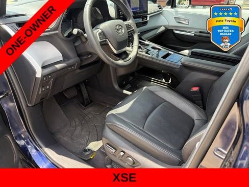 Used 2025 Toyota Sienna XSE FWD image 18