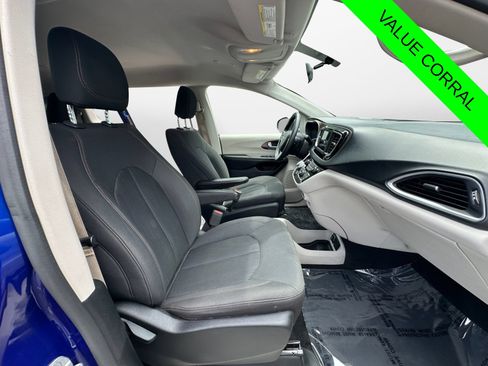 Used 2019 Chrysler Pacifica L FWD image 15
