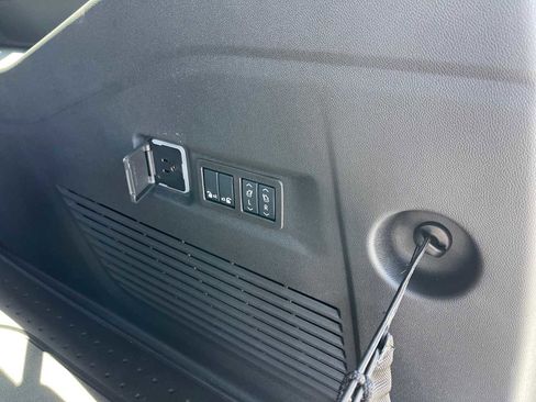 New 2025 Chevrolet Suburban Premier image 17