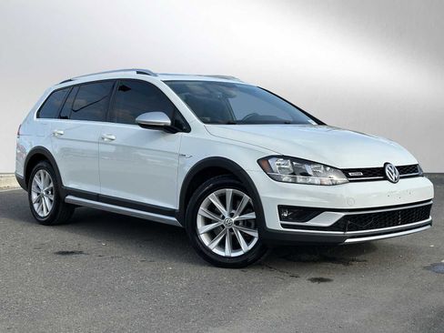 Used 2019 Volkswagen Golf Alltrack SE image 1