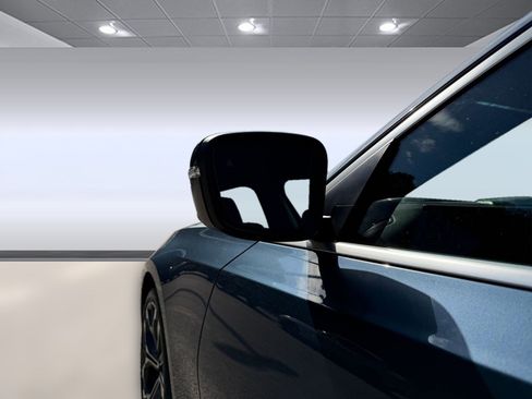 Certified 2025 BMW 330i Sedan RWD image 21