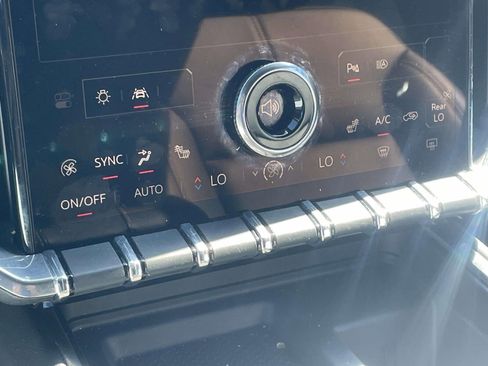 Used 2024 GMC Acadia Elevation image 17