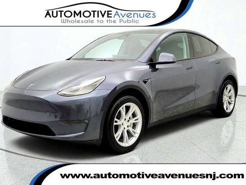 Used 2023 Tesla Model Y AWD image 1