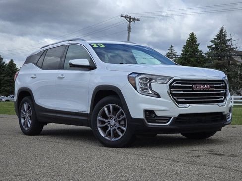 Used 2023 GMC Terrain SLT FWD image 2