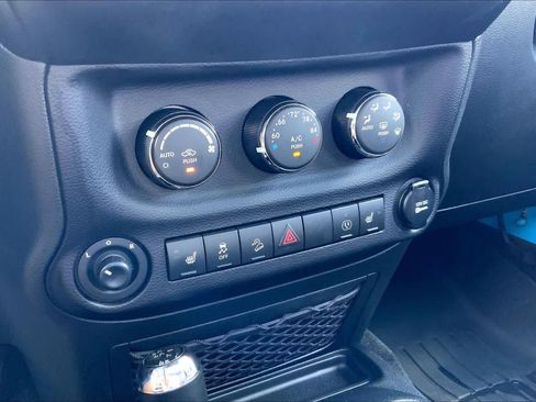 Used 2017 Jeep Wrangler Unlimited Rubicon w/ Connectivity Group AWD/4WD image 34