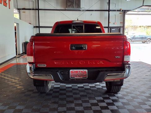 Used 2016 Toyota Tacoma TRD Sport image 5