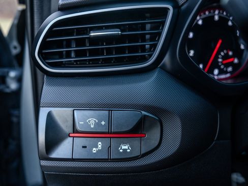 Used 2019 Hyundai Veloster Turbo image 18