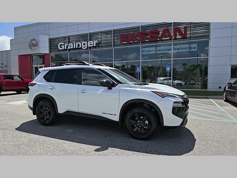 Used 2025 Nissan Rogue SV AWD/4WD image 38