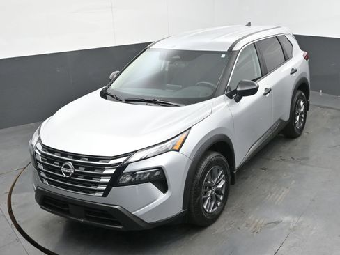 Certified 2025 Nissan Rogue S image 32