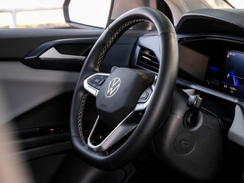 Used 2022 Volkswagen Taos SE image 24