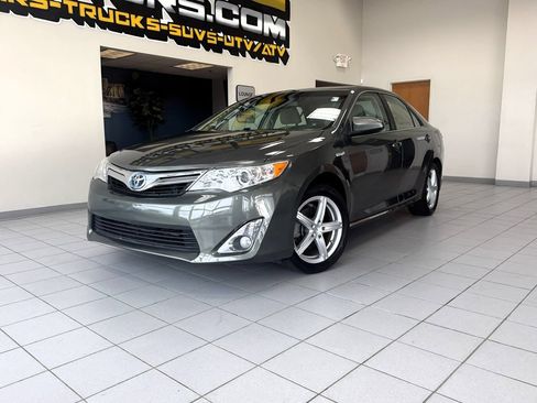 Used 2012 Toyota Camry XLE w/ Convenience Pkg FWD image 2