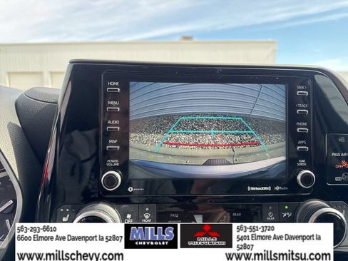 Used 2022 Toyota Highlander XLE AWD/4WD image 18