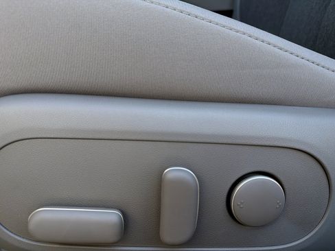Certified 2025 Hyundai Ioniq 5 SEL AWD/4WD image 18