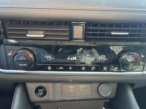 Used 2024 Nissan Rogue Platinum image 17