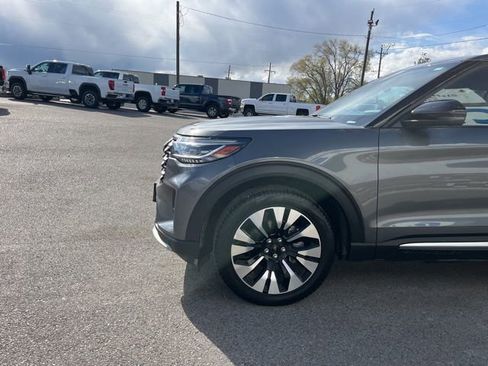 Used 2025 Ford Explorer Platinum w/ LUX Leather Package AWD/4WD image 5