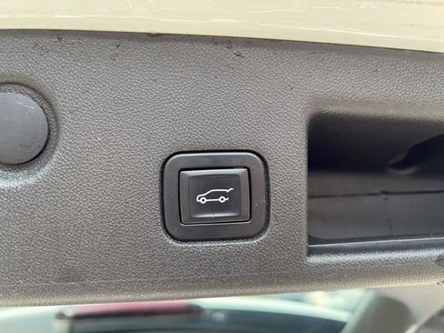 Used 2018 Chevrolet Equinox LT image 12