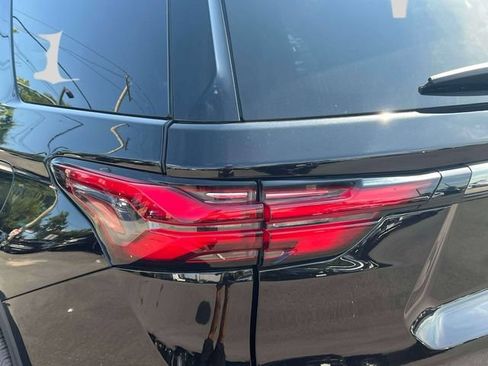 Used 2023 Chevrolet Traverse RS AWD/4WD image 10