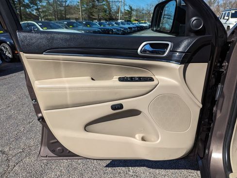 Used 2021 Jeep Grand Cherokee Limited AWD/4WD image 11