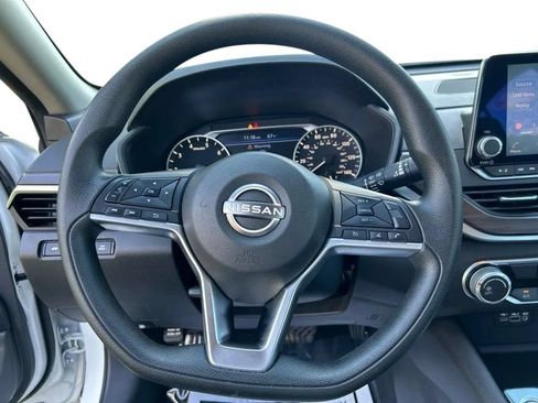 Used 2024 Nissan Altima 2.5 SV FWD image 16