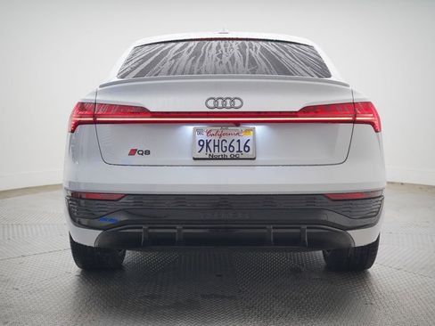 Used 2024 Audi Q8 e-tron Premium Plus image 4