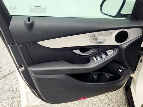 Used 2022 Mercedes-Benz GLC 300 4MATIC image 10