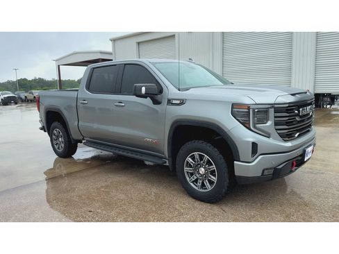 Used 2024 GMC Sierra 1500 AT4 w/ AT4 Premium Package AWD/4WD image 2