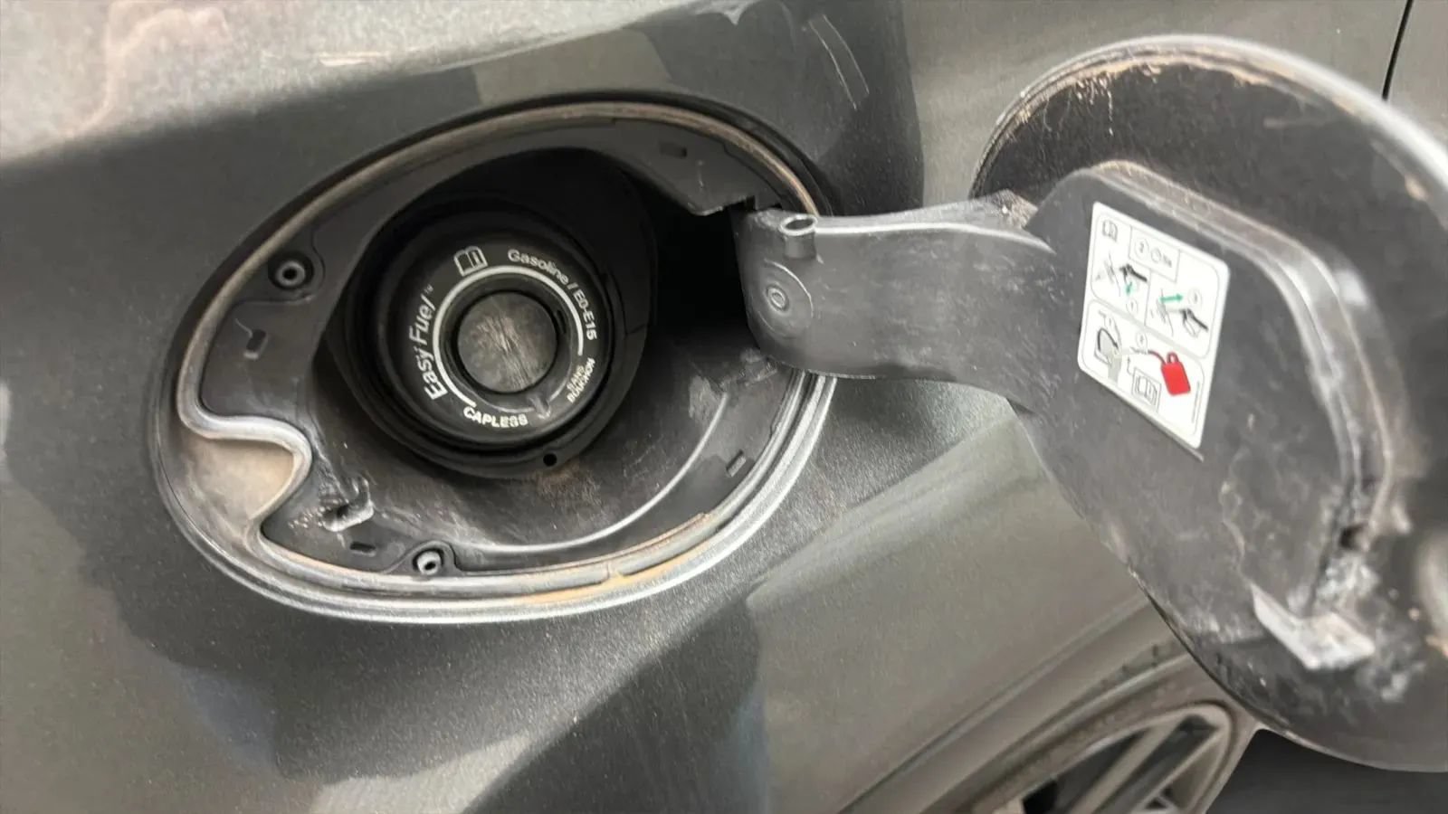 Used 2017 Ford Escape Titanium FWD image 28