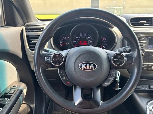 Used 2017 Kia Soul + FWD image 25