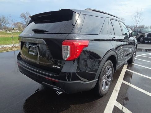 Used 2023 Ford Explorer XLT w/ Equipment Group 202A image 8