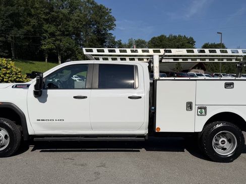 Used 2023 GMC Sierra 3500 Pro w/ Convenience Package AWD/4WD image 2