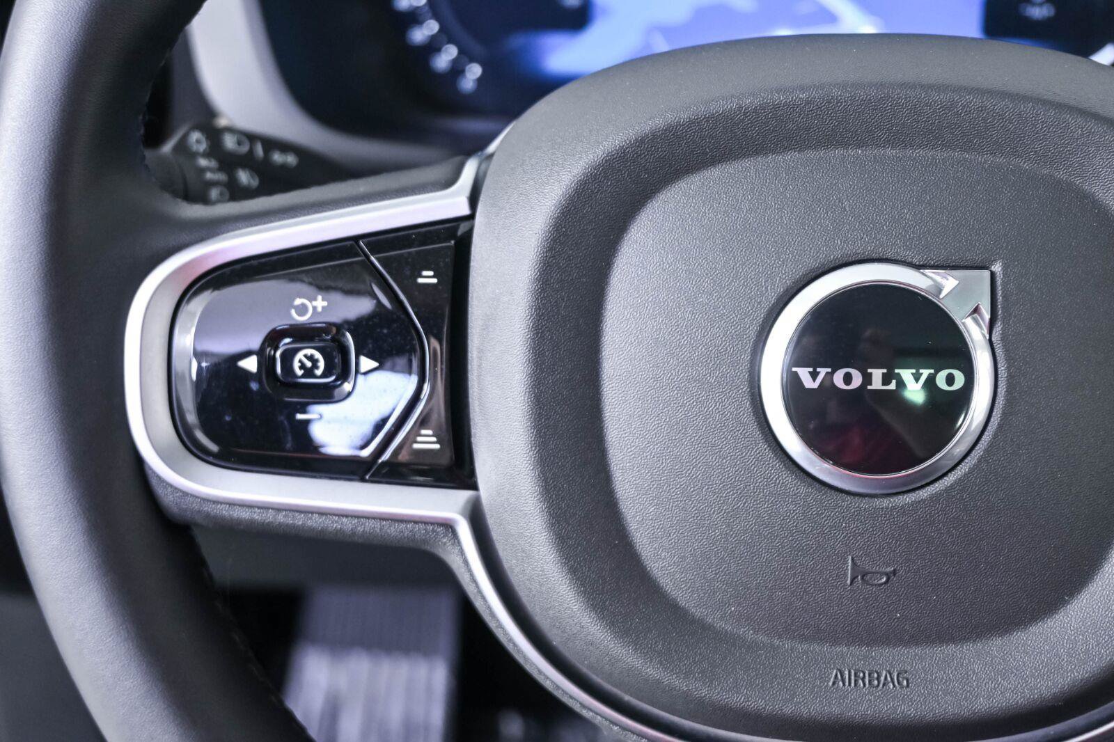 Certified 2026 Volvo XC60 B5 Plus AWD/4WD image 9